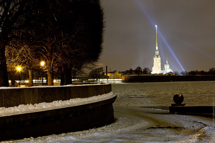 Ночной Петербург ростральные колонны